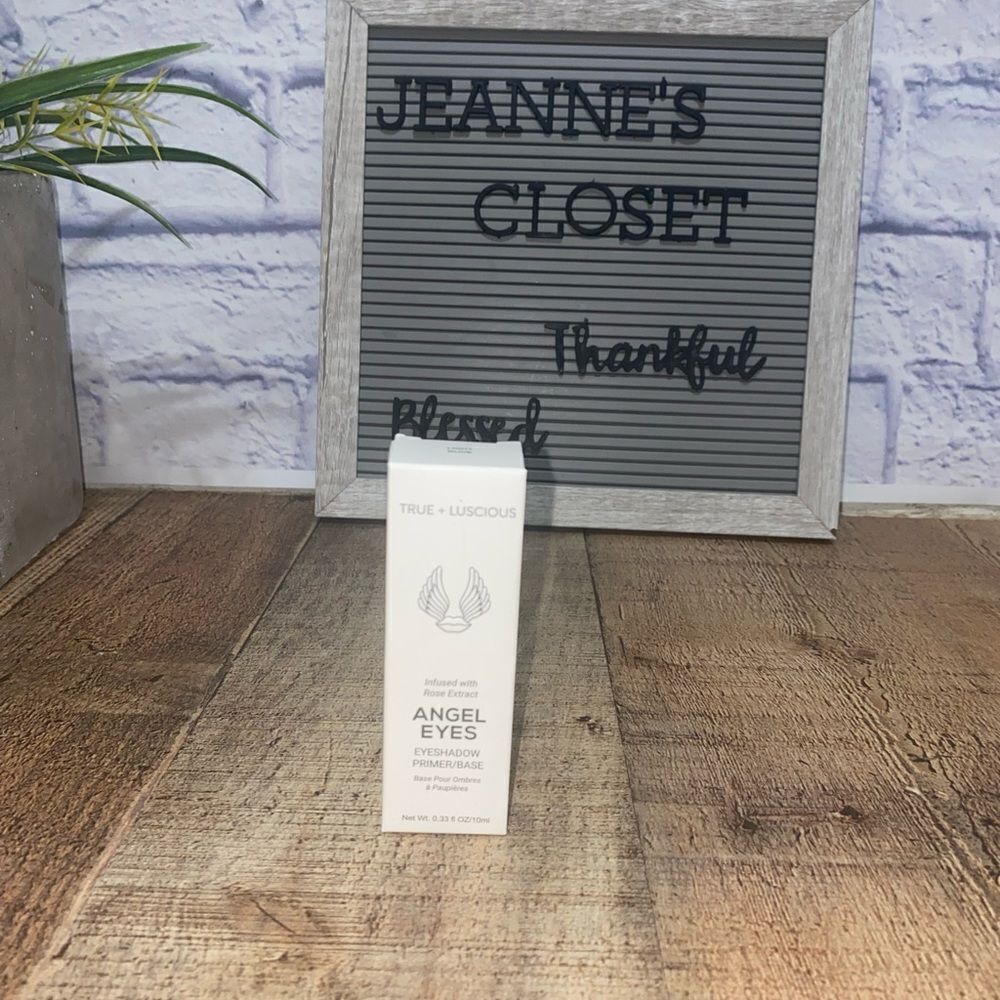 Angel Eyes Eyeshadow Primer by True + Luscious - light nude